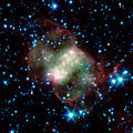 M76 vue en infrarouge par le télescope spatial Spitzer.