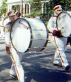 Bombos en una banda en la calle.