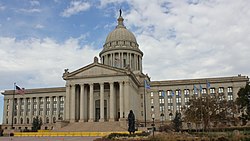 Oklahoma State Capitol, Oklahoma City, Oklahoma (13838673954) (cropped)