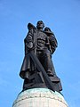 Monumento soviético no parque de Treptower.