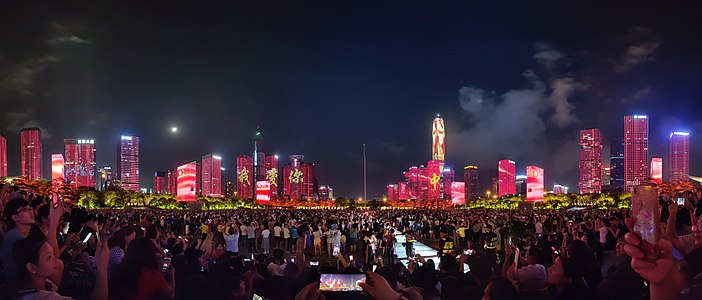 Spectacle de lumières au centre-ville de Shenzhen, en mai 2019