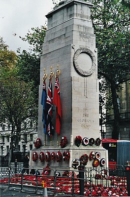 Лондонский кенотаф в 2014 году в День памяти павших