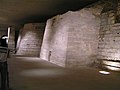 את היסודות המקוריים של מצודת הלובר מימי הביניים ניתן לראות מתחת למוזיאון.
