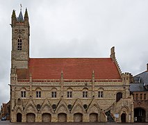 Hôtel de ville et beffroi de Nieuport.