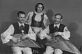 Folkemusikkere i tradisjonelle drakter og med kantele 1949