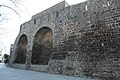 Arc atalussat a les muralles d'Agde, França.