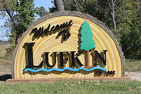 Приветственный знак Лафкина, призванный подчеркнуть важность деревообработки в регионе