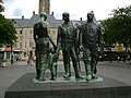 Oorlogsmonument (1957) voor het stadhuis van Rotterdam