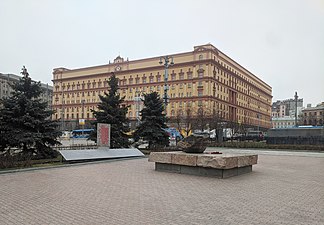 Лубянская площадь: Здание органов госбезопасности, Соловецкий камень