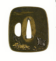 「兎が見る秋の月」が彫られた日本刀の鍔、金と銀と銅、1670-1744年