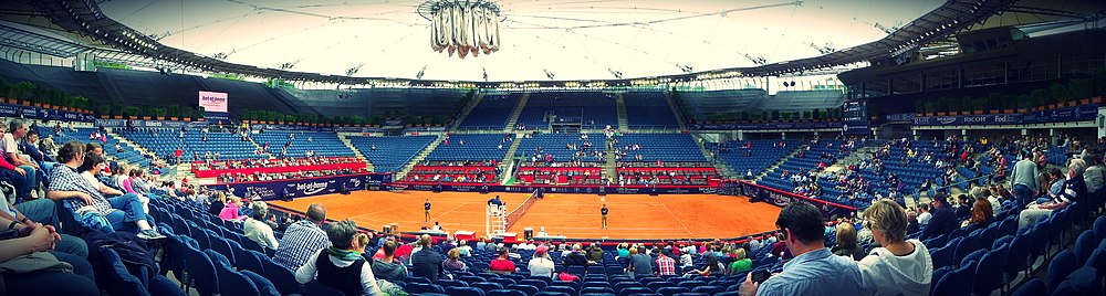 Centrální stadion se zatahovací střechou během International German Open 2012