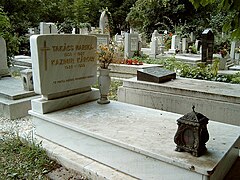 Takács Marika és Kazimir Károly sírja Budapesten. Farkasréti temető: 2-2-106