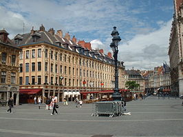 Het Theaterplein, vlak bij het centrale plein gelegen, huisvest enkele karakteristieke gebouwen