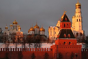 Veduta del Cremlino con le cupole delle Cattedrali
