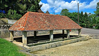 Le grand lavoir-abreuvoir.