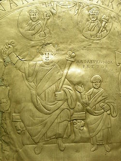 Аспар, его отец Ардавур, старший сын Ардавур-младший и Плинта, консул 419г. Изображение на "миссории Аспара" (фрагмент).[1]