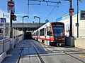 Souprava vozů Siemens vjíždí do tunelu Central Subway