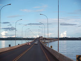 Ponte Ayrton Senna, sobre o Rio Paraná, que liga Mundo Novo com a cidade de Guaíra