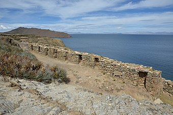 Muros con nichos en Chinkana