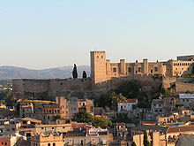 Photo of fortress looming above the city of Tortosa