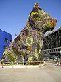 Guggenheim Müzesi önünde Jeff Koons Puppy heykeli