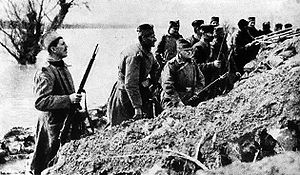 Сербская пехота на позициях, Ада Циганлия на реке Саве. 1914 год