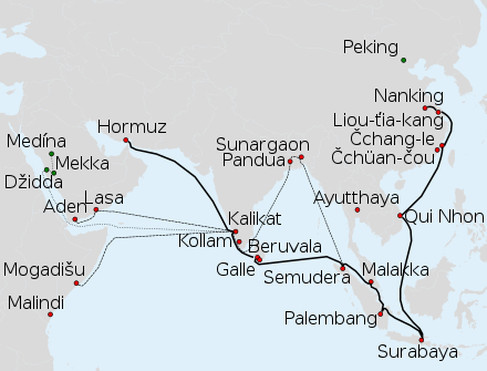Mapa Indického oceánu a moří jihovýchodní a východní Asie, s vyznačenými místy významnými pro plavby Čeng Chea a trasami plaveb.
