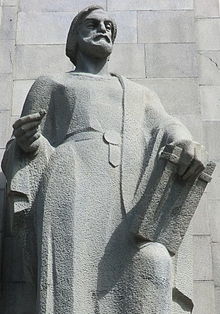 Памятник Торосу Рослину перед зданием Матенадарана (скульптор Аршам Шагинян)