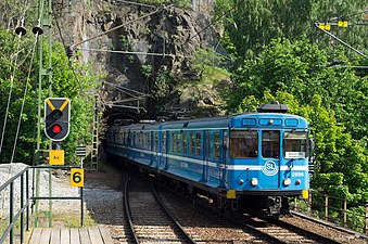 Saltsjöbanetåg med C11 i spetsen.