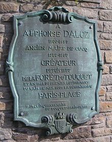 Photo de la plaque en haut de l'escalier de l'hôtel de ville