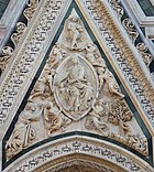 Вознесение Мадонны (Ассунта). Рельеф тимпана Порта делла Мандорла. 1414–1421. Собор Санта-Мария-дель-Фьоре. Северный фасад