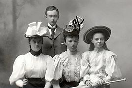 L'épouse et les enfants du grand-duc (1895).