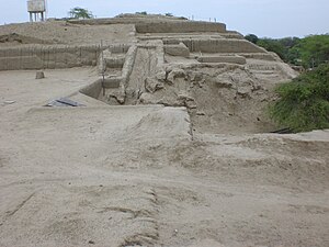 Vista de una parte de la pirámide principal de Narihualá