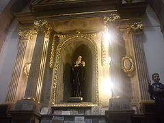 Altar a Santa Rita de Casia.