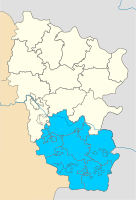 De båda oblasten Donetsk (vänster) och Luhansk (höger, blått anger folkrepublikens kontroll), är sommaren 2014 delvis ockuperade/militärt kontrollerade av de två utbrytarrepublikerna Folkrepubliken Donetsk och Folkrepubliken Lugansk.