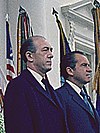 Hilmar Baunsgaard (till vänster) och USA:s president Richard Nixon