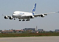 Airbus A380-800 während des Erstflugs am 27. April 2005