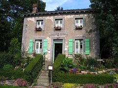 Une maison éclusière à Saint-Baudelle.