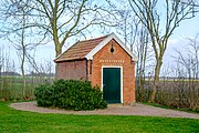 Baarhuisje uit 1892 op de begraafplaats van Schouwerzijl.