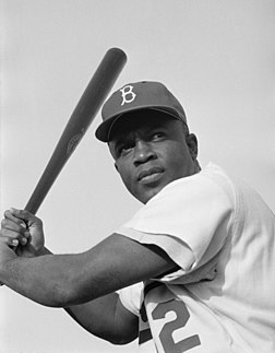 Jackie Robinson, o primeiro afro-americano a ingressar na Liga Principal de Beisebol dos Estados Unidos. (definição 3 234 × 4 146)