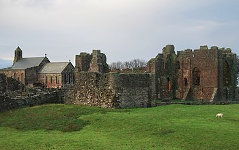 Ruinen des Klosters Lindisfarne und Kirche St. Mary’s