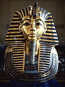 Золота маска мумії Тутанхамона