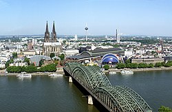 Anvista de Colonia, con a Seu y o río Rin