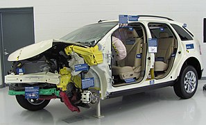 L'Insurance Institute for Highway Safety (IIHS) utilise cet Edge SEL de 2007 pour démontrer ce qu'est une voiture de crash test bien conçue en cas de collision.