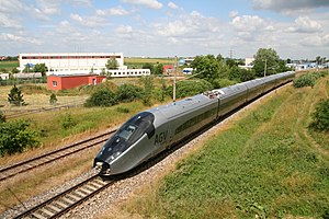 Поезд Alstom AGV, движущийся со скоростью 200 км/ч на полигоне Церхенице (Велим) в Чехии
