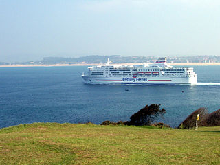 Le Pont-Aven de Brittany Ferries quitte la baie de Santander.