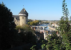 A vár és a Mayenne folyó