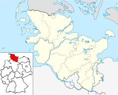 Mapa konturowa Szlezwika-Holsztynu, blisko centrum na prawo znajduje się punkt z opisem „KEL”