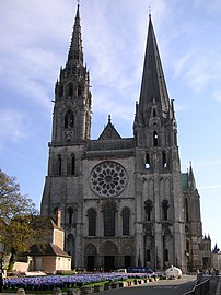 Катедрала Нотър Дам дьо Шартър е пример за зряла готика