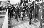 «Svartskjorter», den paramilitære delen av Partito Nazionale Fascista («Det nasjonale fascistiske partiet», PNF) i Italia ledet av Benito Mussolini, under marsjen mot Roma i 1922.